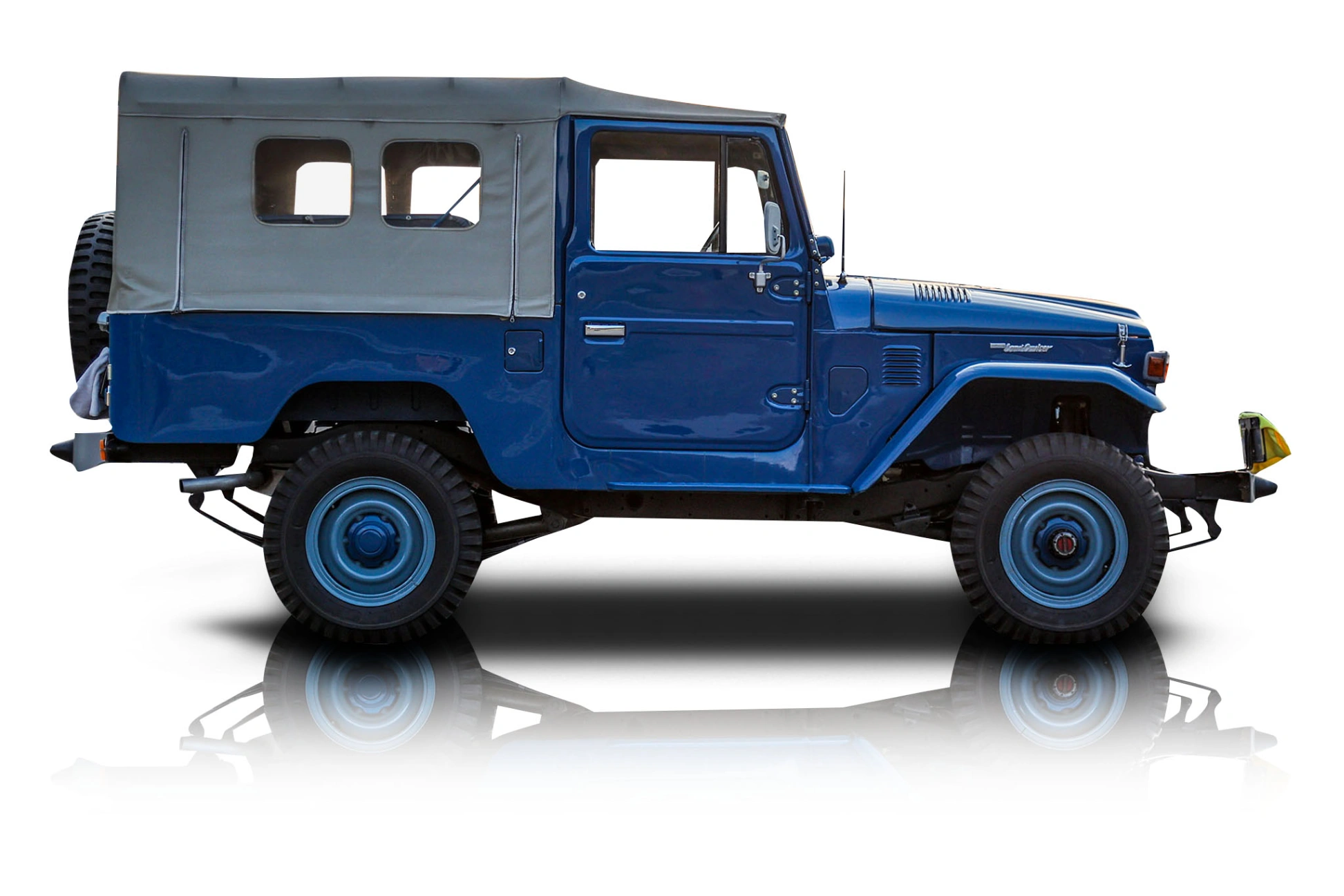 Passenger side photo of 1982 Toyota Land Cruiser