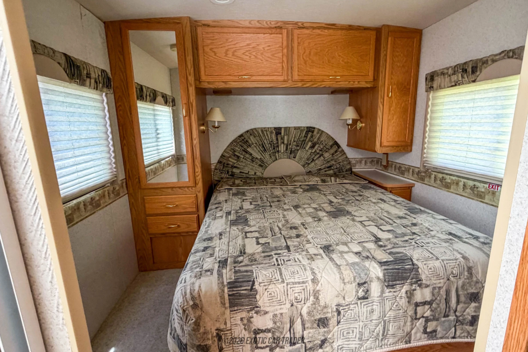 2002 Winnebago Sightseer - Interior Photo