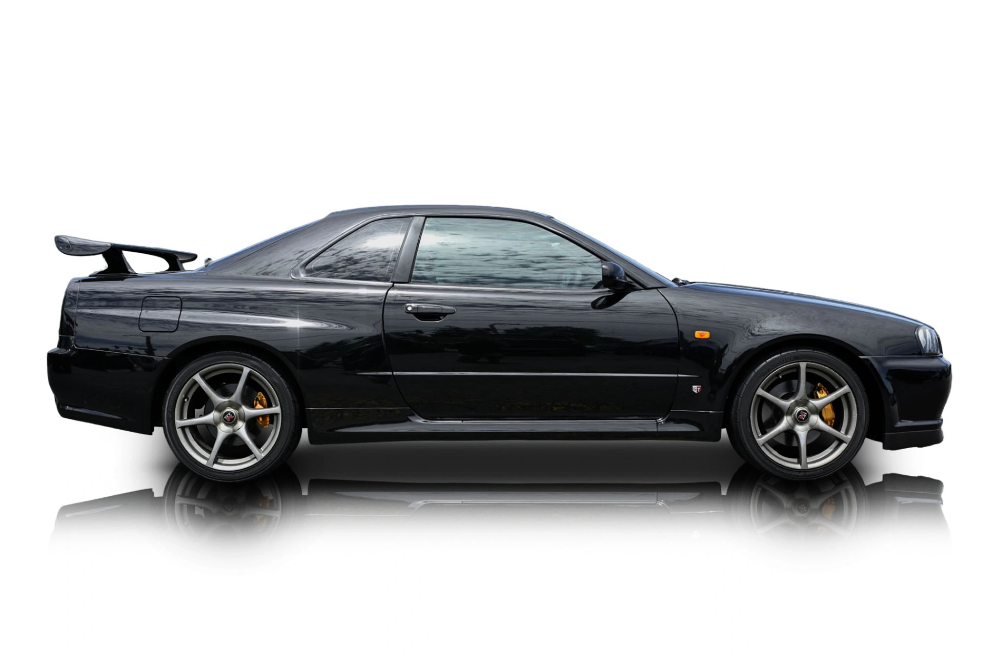 An incredible side shot photo of aNissan Skyline that you should buy.
