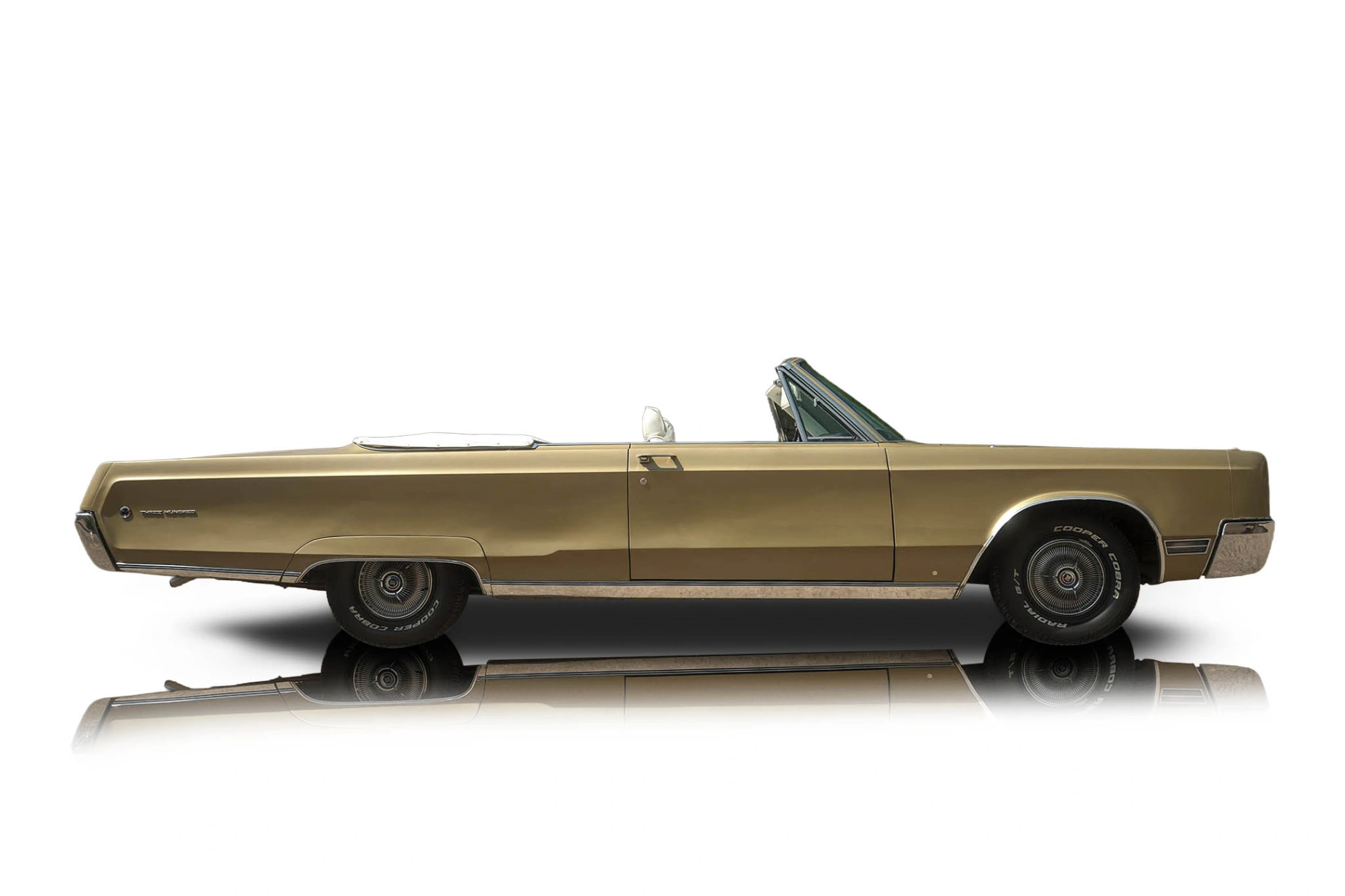 An incredible side shot photo of aChrysler 300 that you should buy.