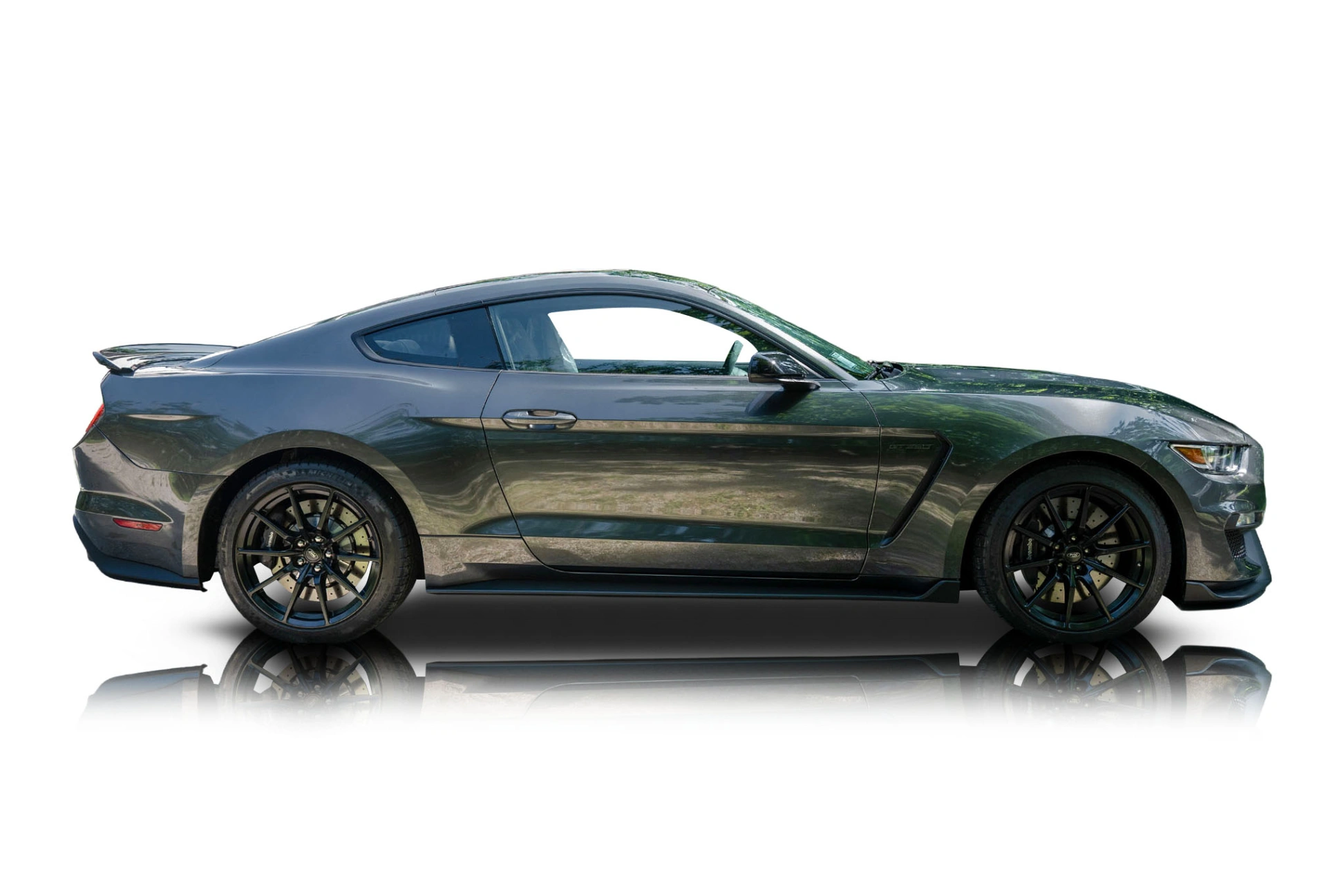 Passenger side photo of 2015 Ford Mustang