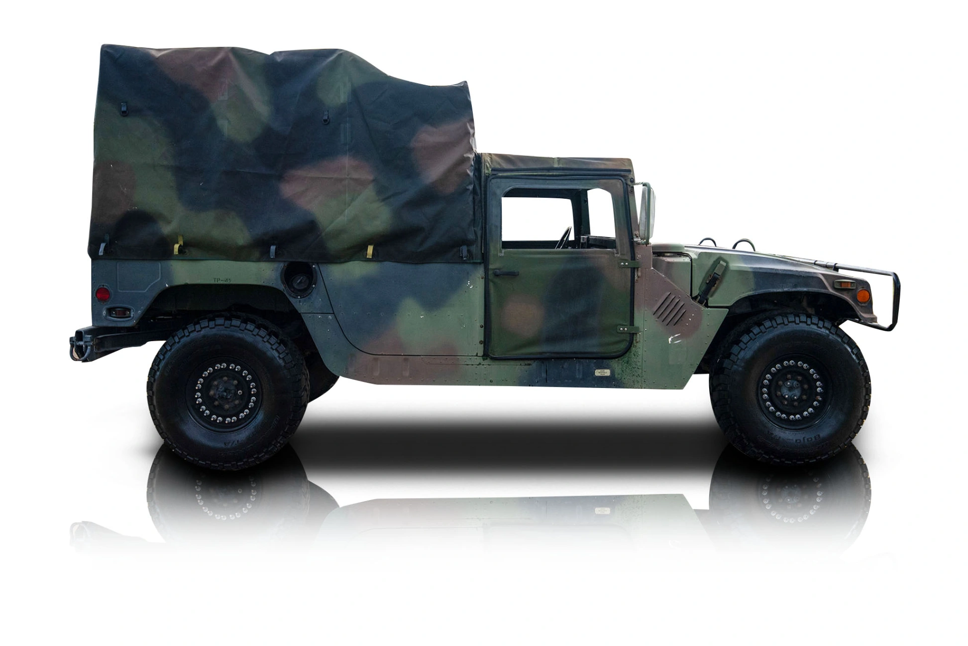 An incredible side shot photo of aAM General Humvee that you should buy.
