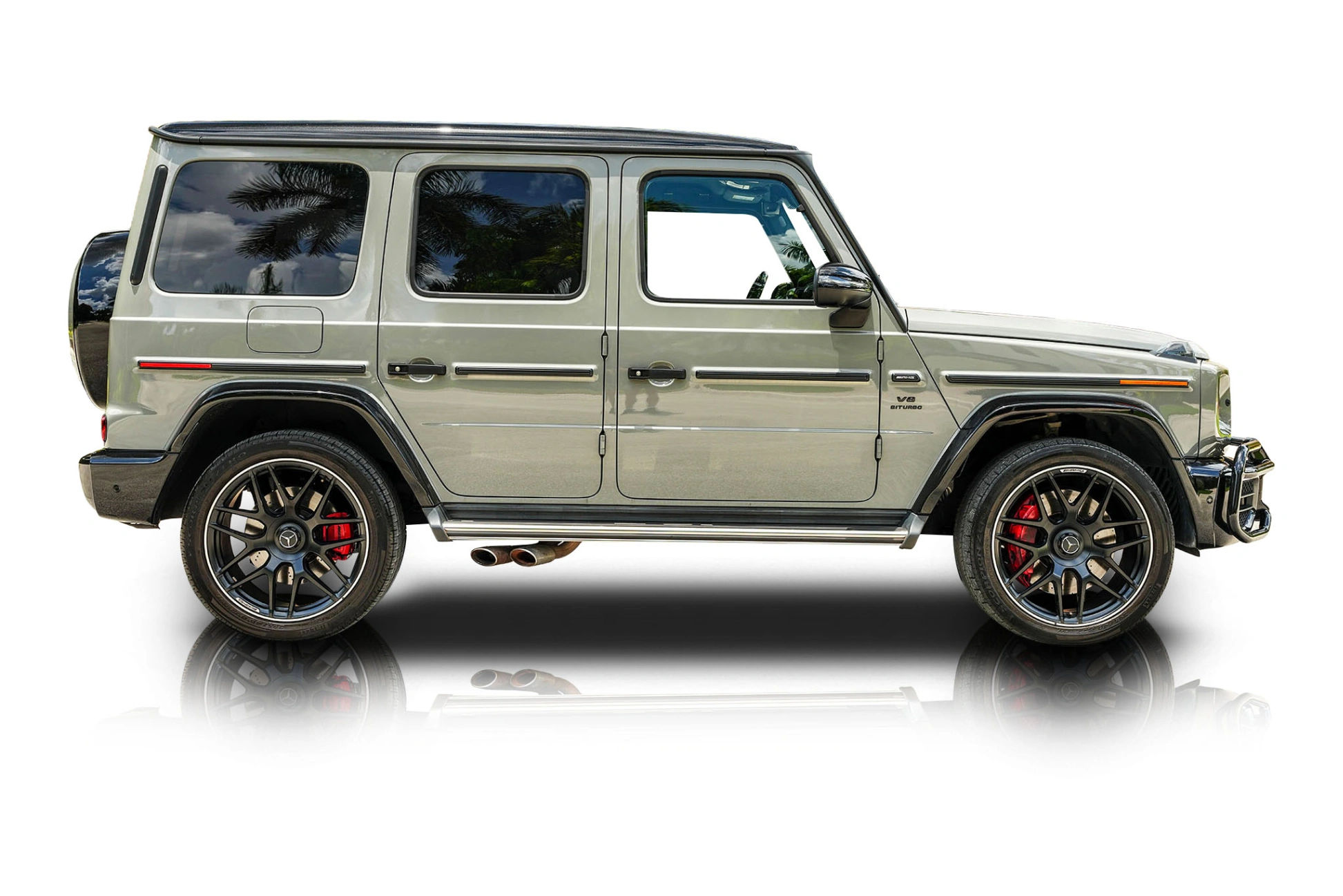 An incredible side shot photo of aMercedes-Benz G63 AMG that you should buy.