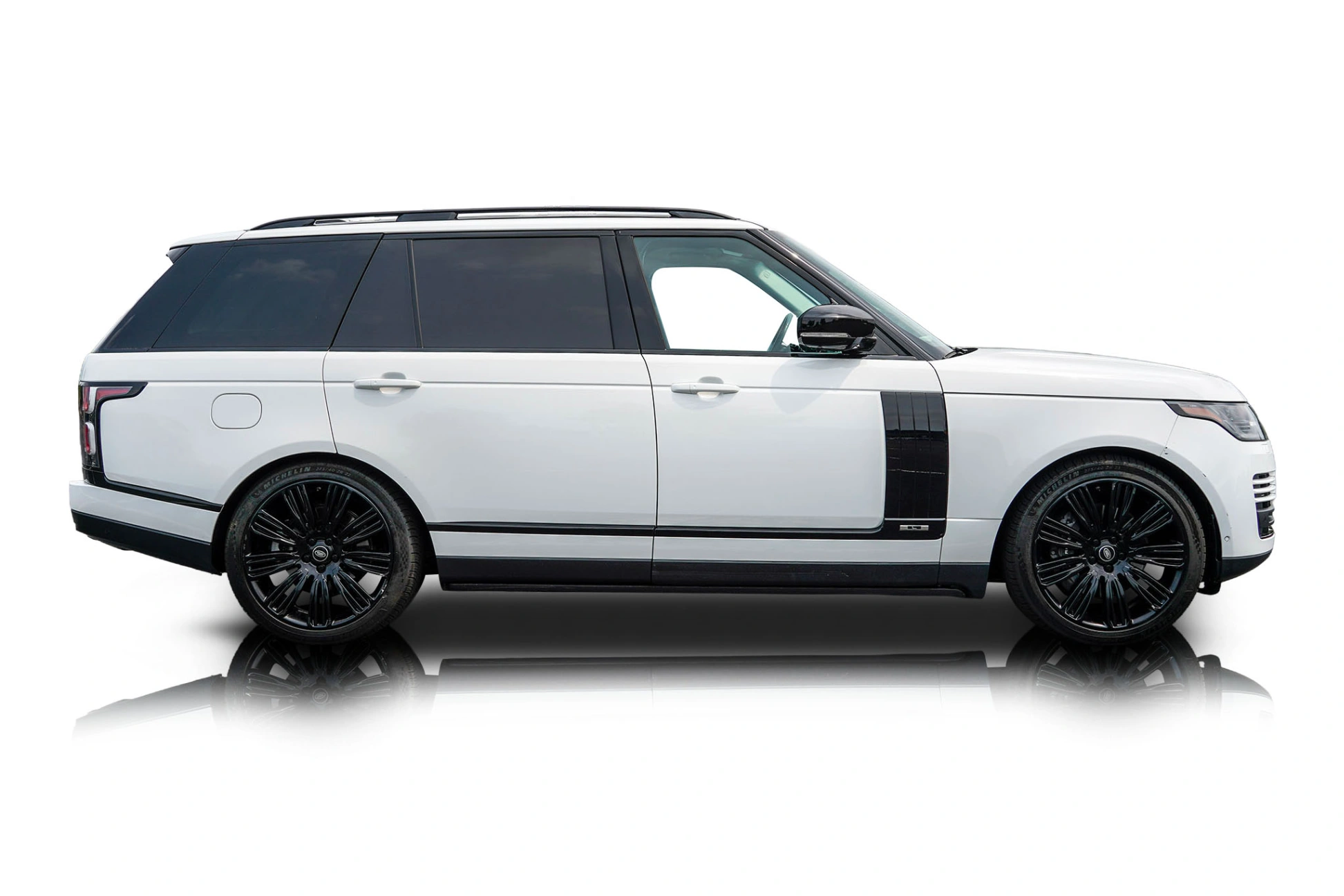 Passenger side photo of 2020 Land Rover Range Rover
