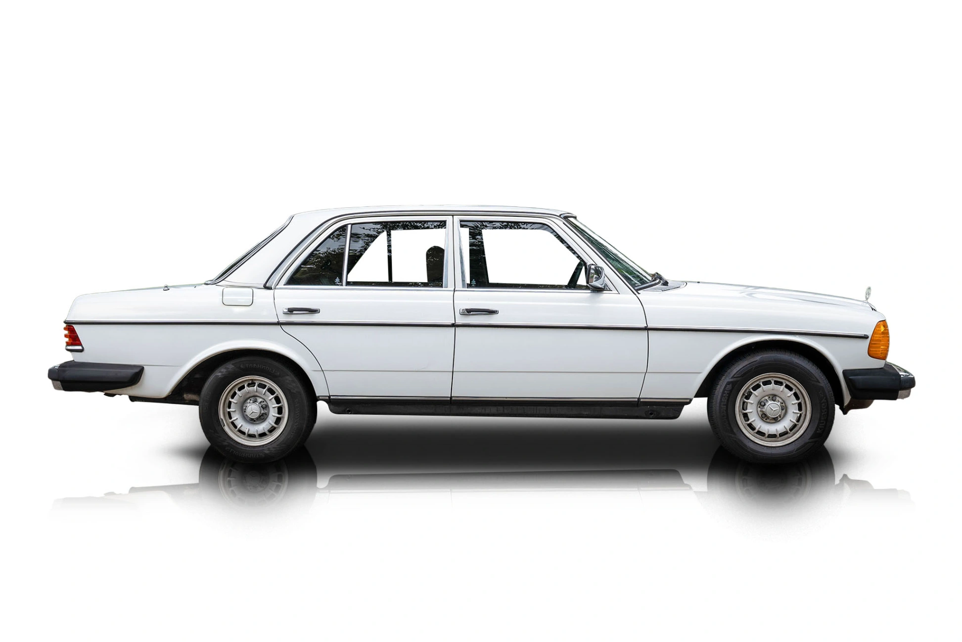 Passenger side photo of 1980 Mercedes-Benz 300D