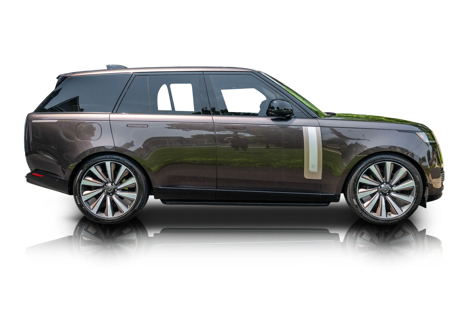 Passenger side photo of 2025 Land Rover Range Rover
