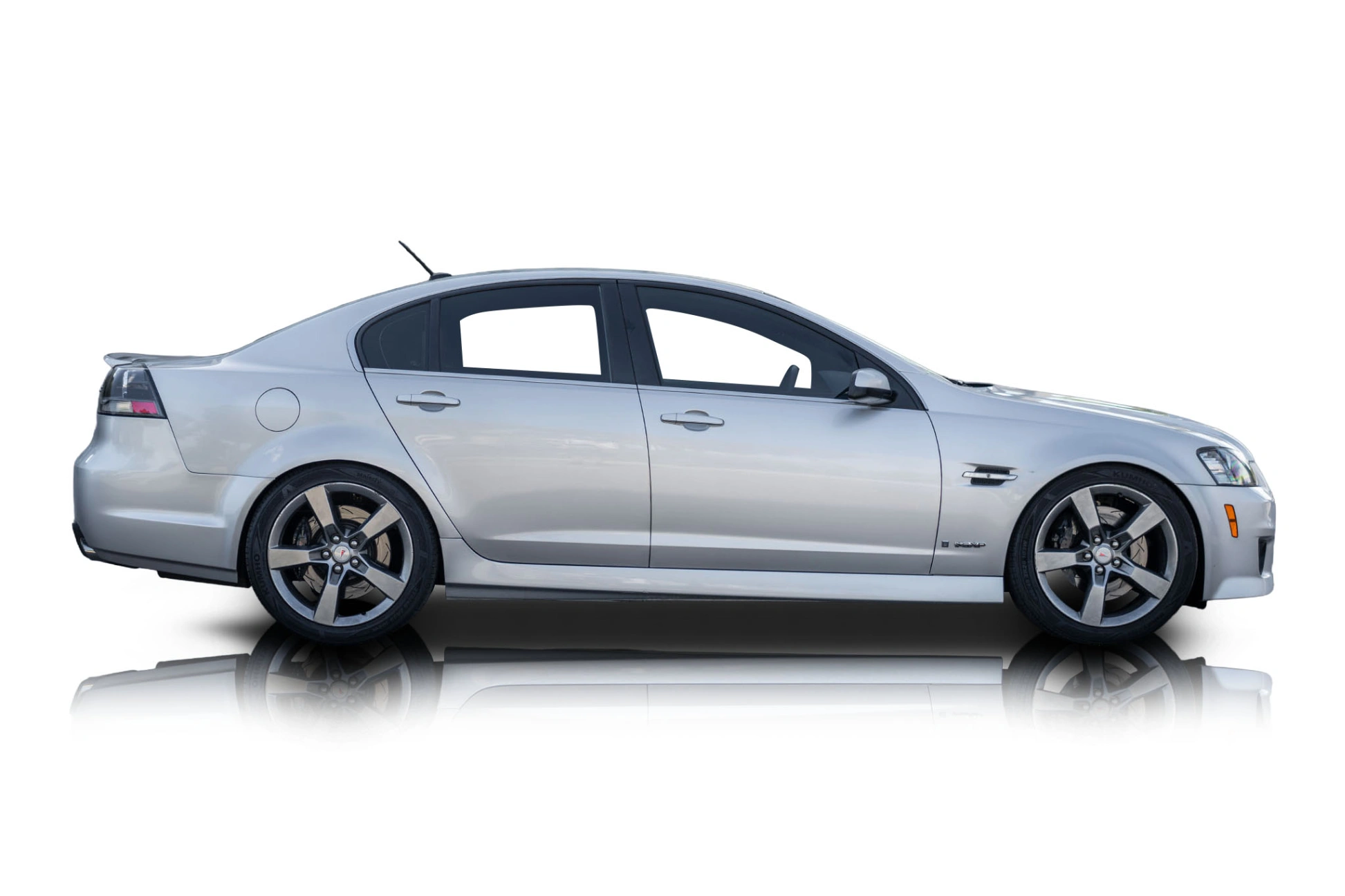 Passenger side photo of 2009 Pontiac G8
