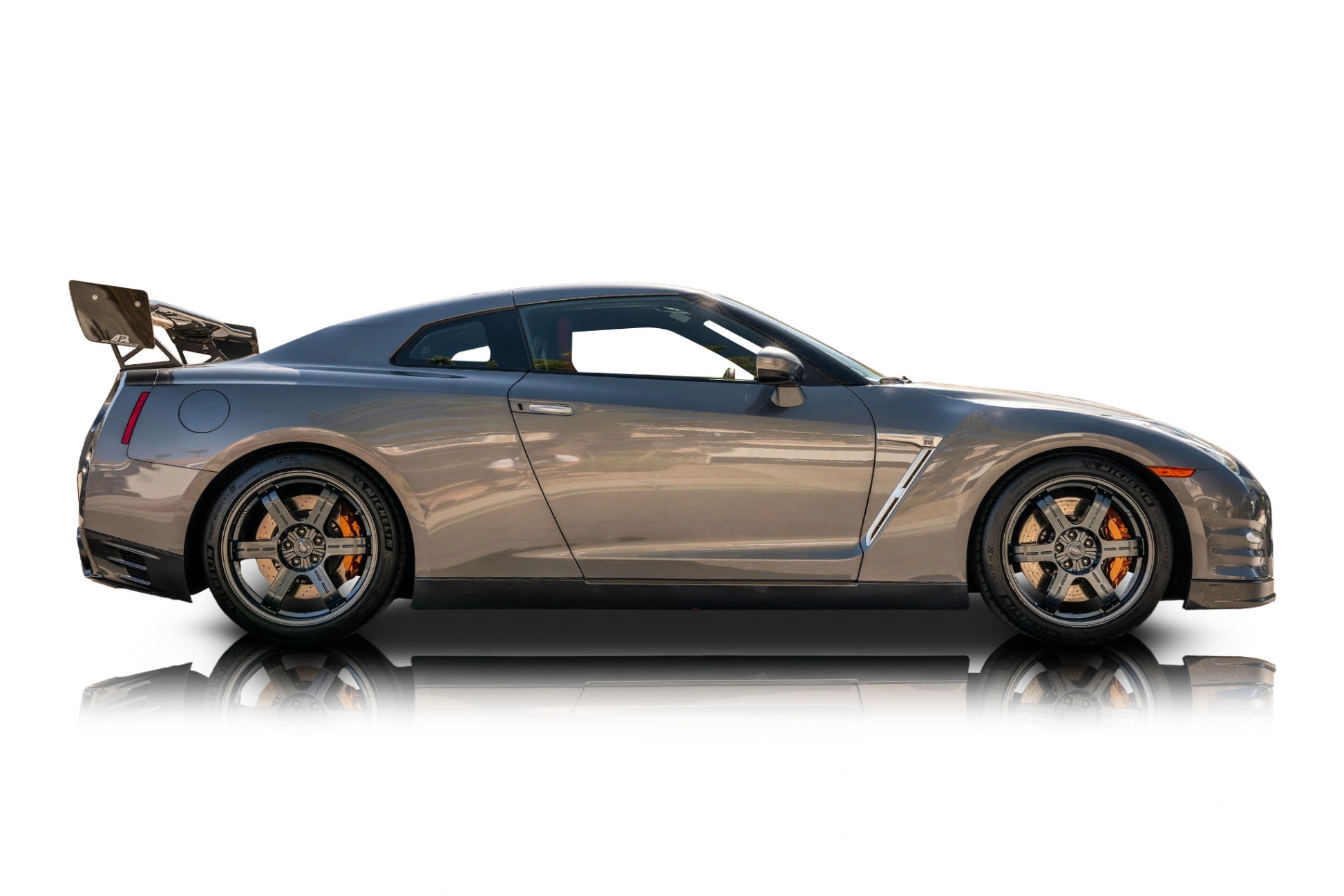 Passenger side photo of 2016 Nissan GT-R