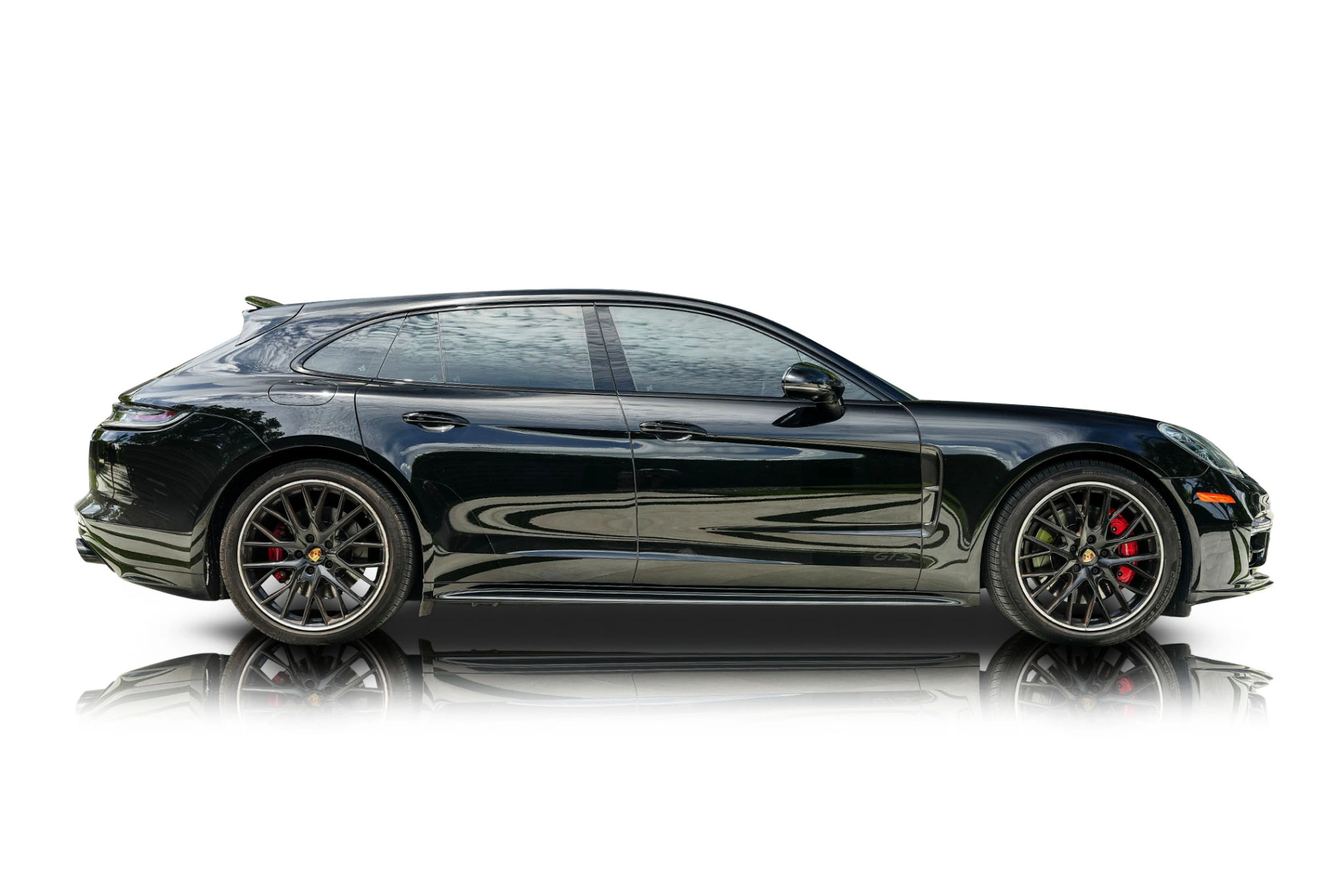 Passenger side photo of 2023 Porsche Panamera