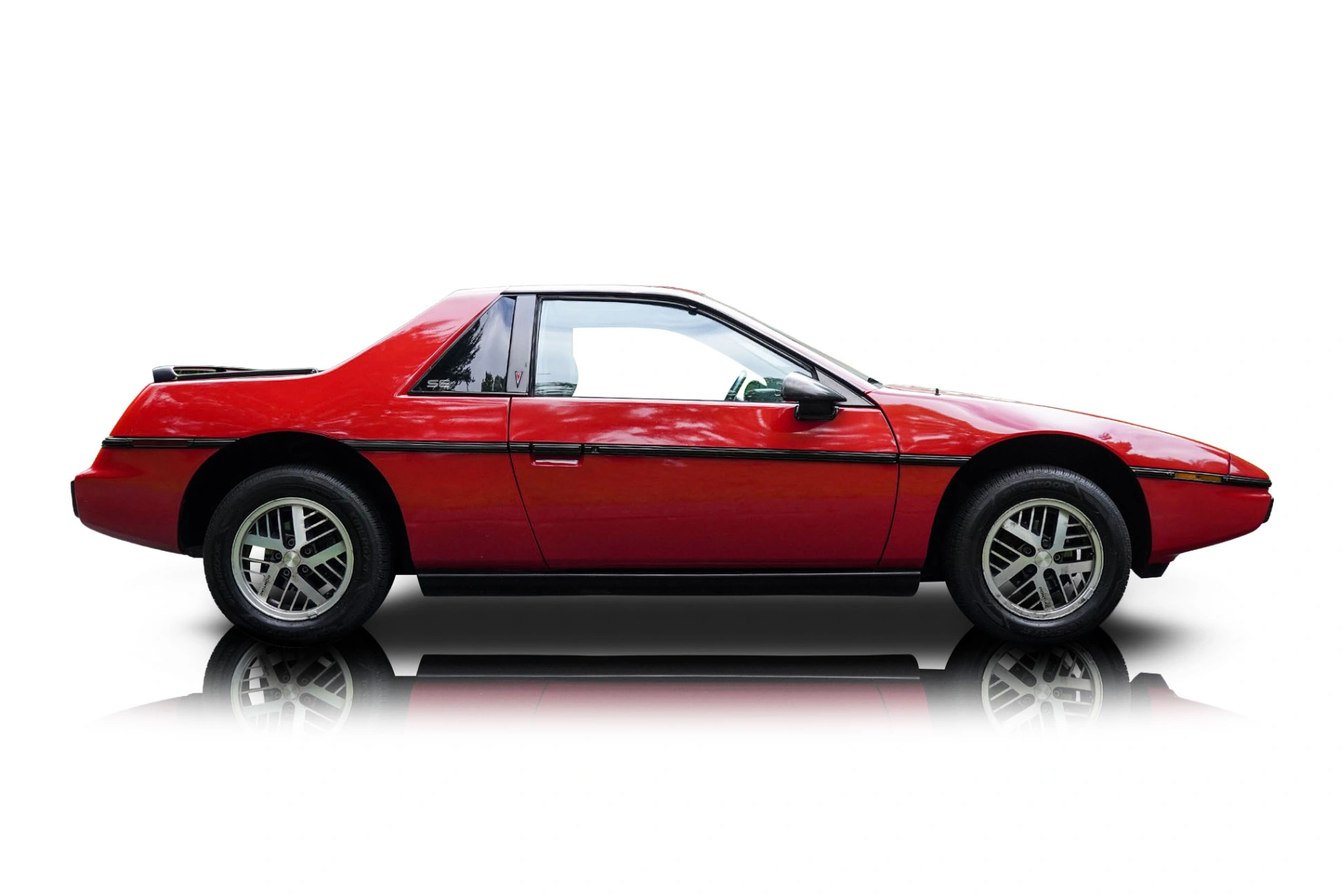 Passenger side photo of 1985 Pontiac Fiero