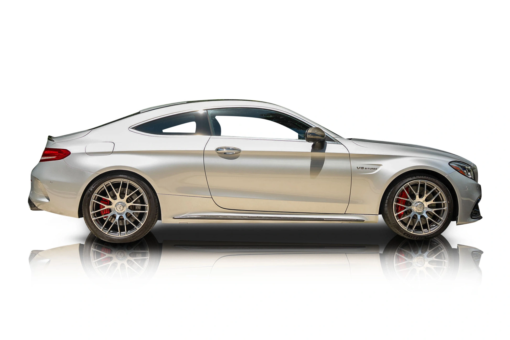 An incredible side shot photo of aMercedes-Benz C63 AMG S that you should buy.