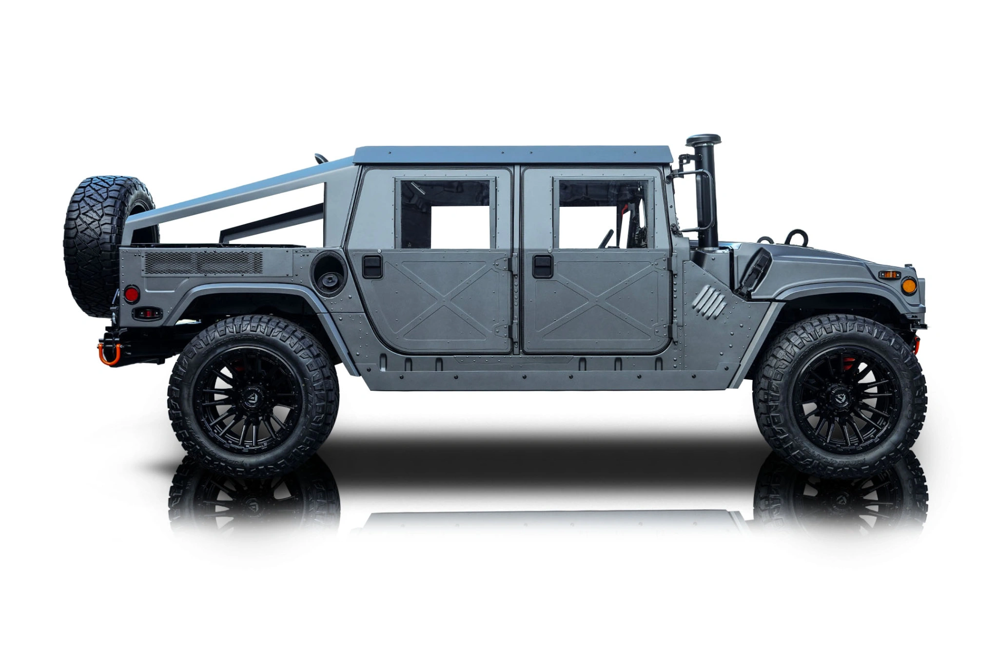 An incredible side shot photo of aAM General Humvee that you should buy.