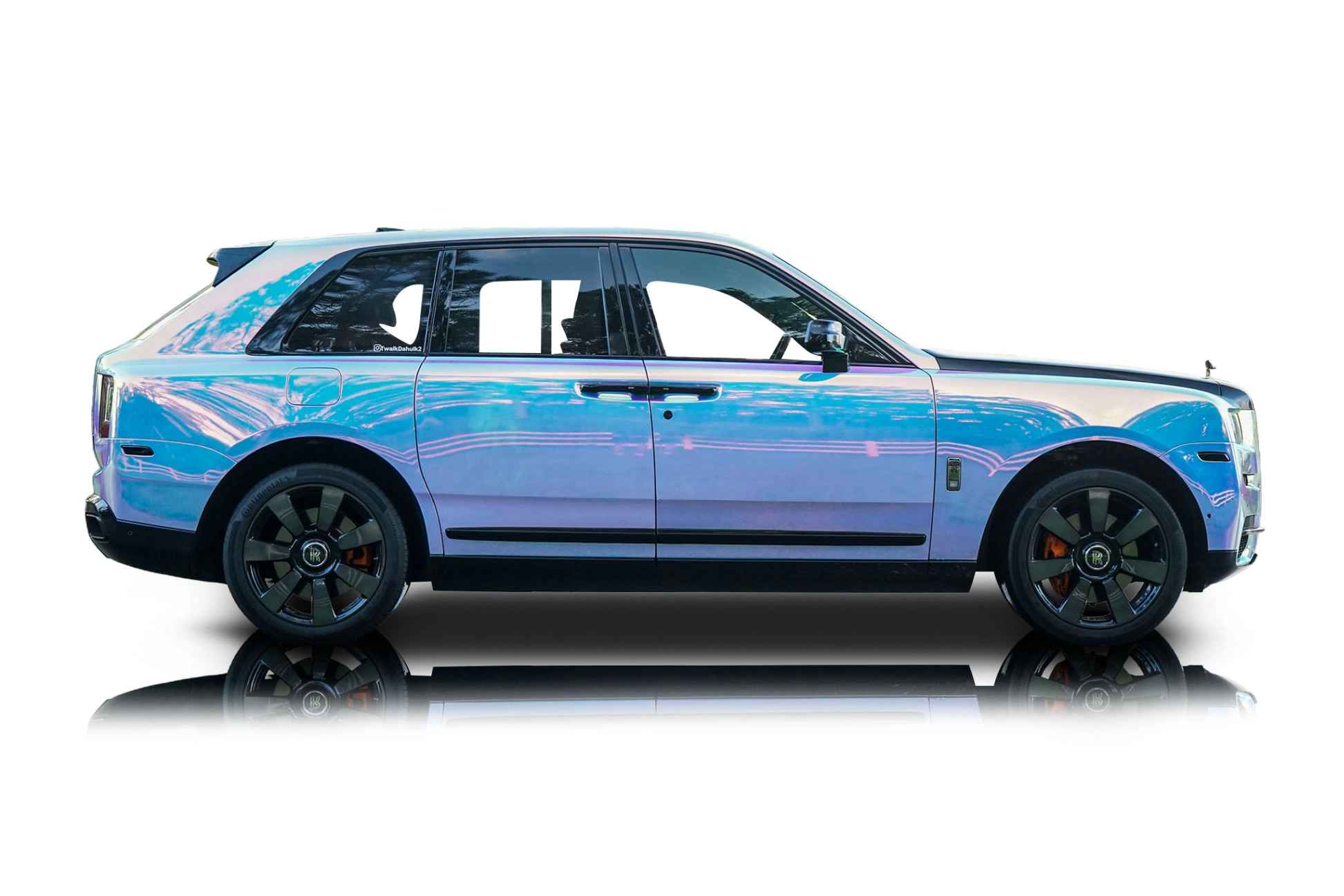 Passenger side photo of 2020 Rolls-Royce Cullinan